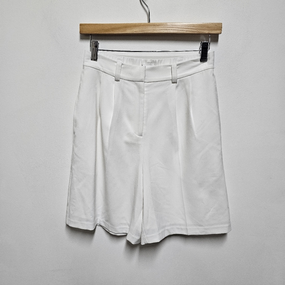 Leith Classic White Women's Bermudas High Rise Pleated Tailored Short